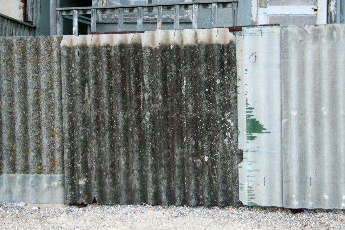 Старый шифер для забора