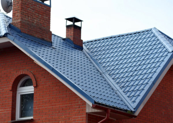 Під час опадів така покрівля сильно шумить.jpg