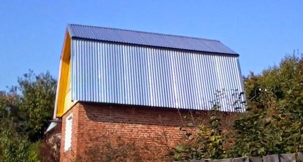 Профнастил без полімерного покриття менш довговічний.jpg