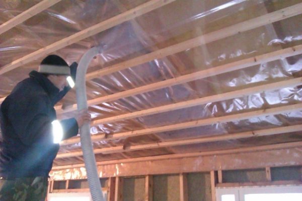 Утеплення сухим способом на увазі подачу ековати через шланг